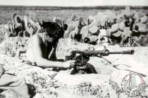GIOVANE-FASCISTA-IN-TUNISIA-1943